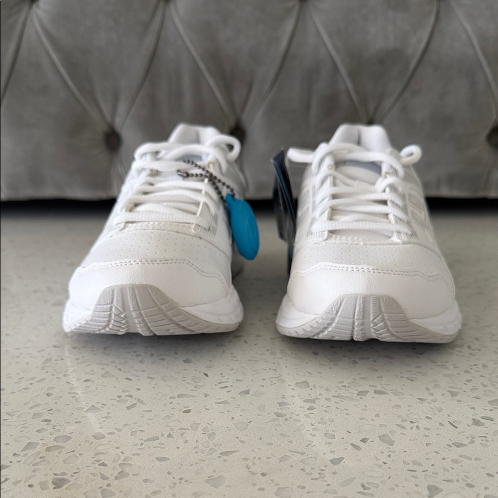ASICS Women’s White Athletic Sneakers Size 6.5W US NEW WITH TAGS NWT F920220